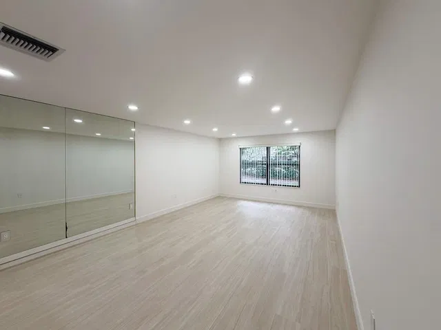 Unit 26 photo 6