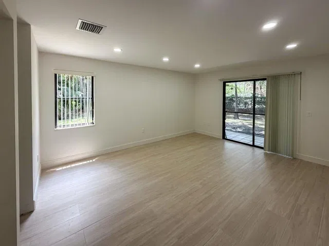 Unit 26 photo 10