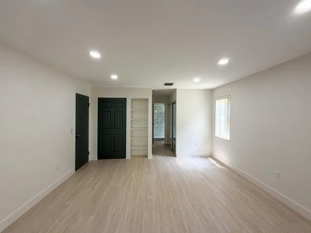 Unit 26 photo 11