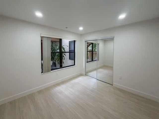 Unit 26 photo 14