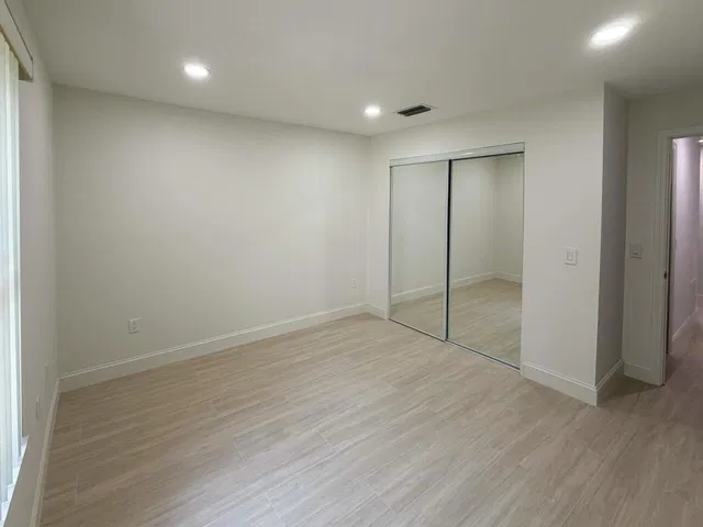 Unit 26 photo 17