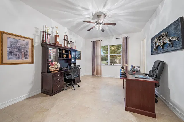 Residence photo 39