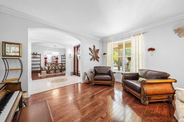 Residence photo 3