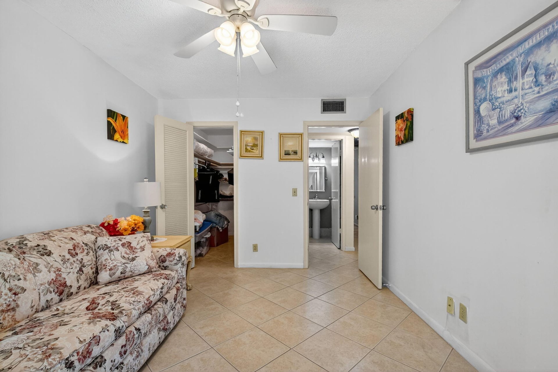 Residence photo 12