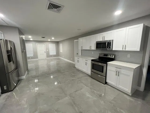 Residence photo 3