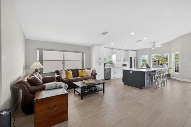  Residence photo 4