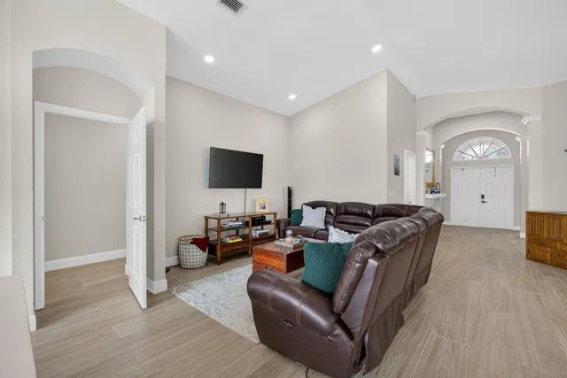  Residence photo 13