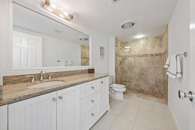 Jonathan's Landing Jupiter FL Unit 206 photo 18