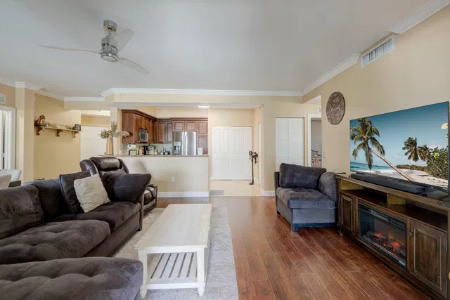Residence photo 5