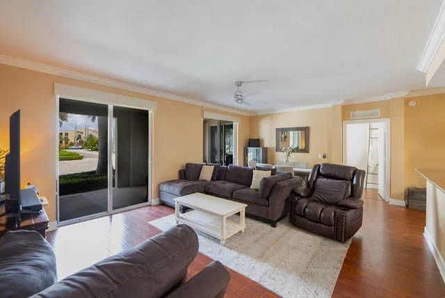 Residence photo 6