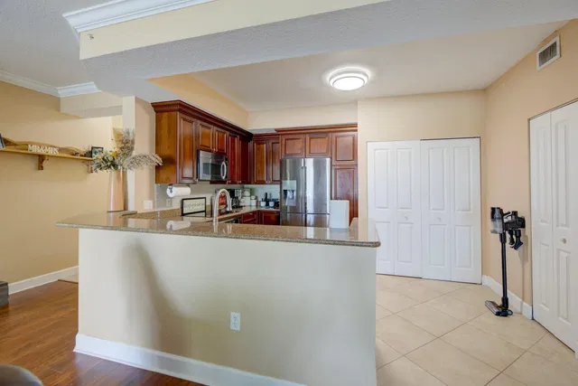 Residence photo 12
