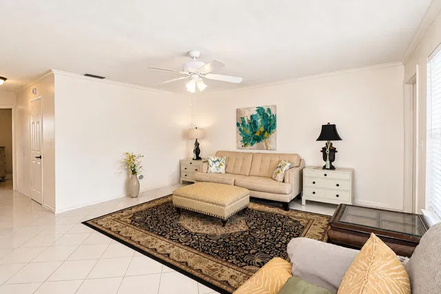 Unit 106-10 photo 3