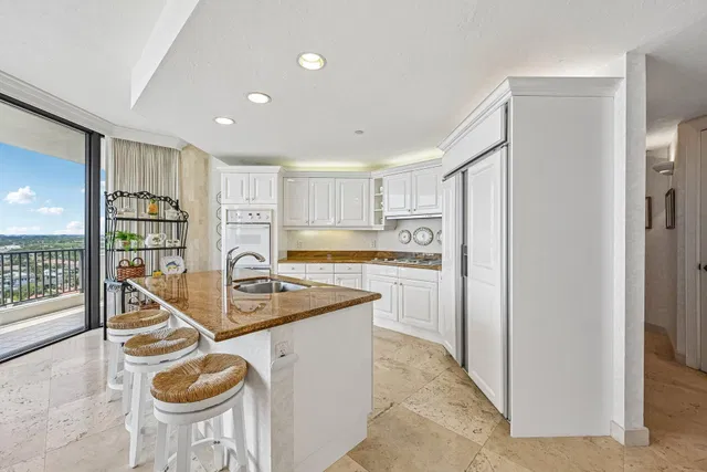 Unit 1105 photo 15
