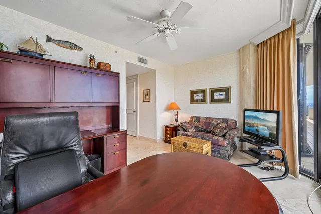 Unit 1105 photo 33