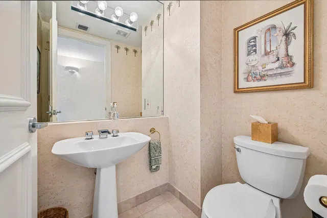 Unit 1105 photo 35