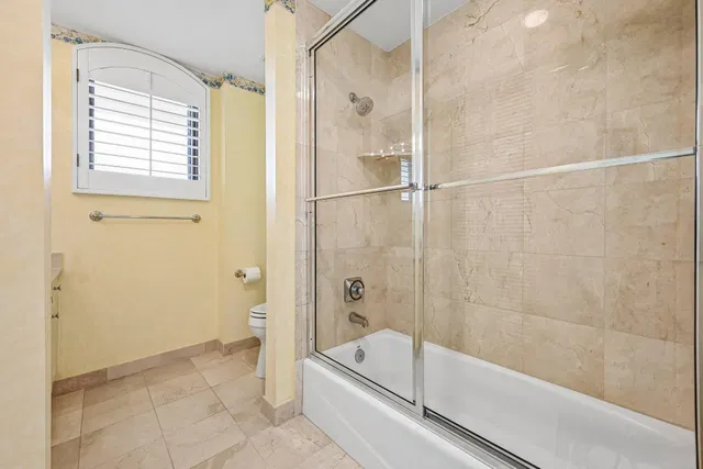 Unit 1105 photo 37