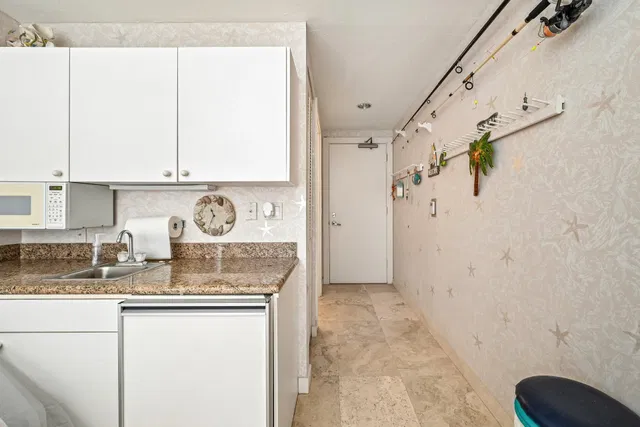 Unit 1105 photo 45
