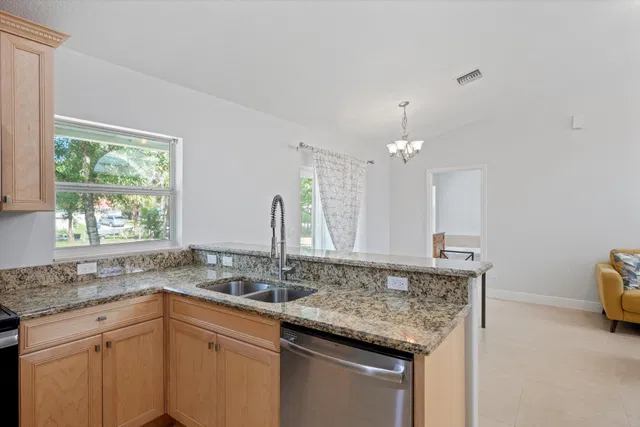Residence photo 63