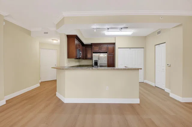 Renaissance Commons II Unit 1219 photo 2