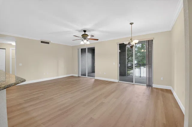 Renaissance Commons II Unit 1219 photo 3