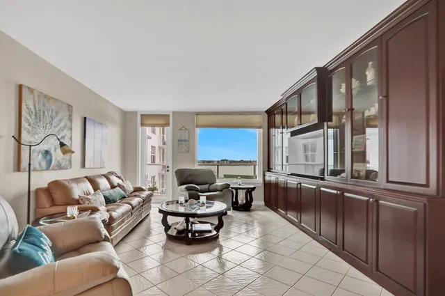 The Patrician of Palm Beach Unit 327 photo 3