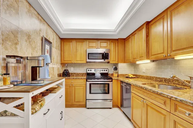 The Patrician of Palm Beach Unit 327 photo 8