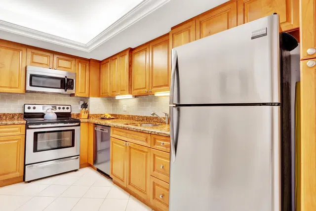 The Patrician of Palm Beach Unit 327 photo 9
