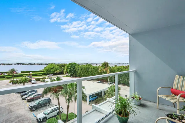 The Patrician of Palm Beach Unit 327 photo 14