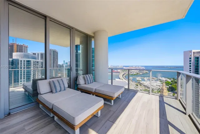 Paramount Miami Worldcenter 3711