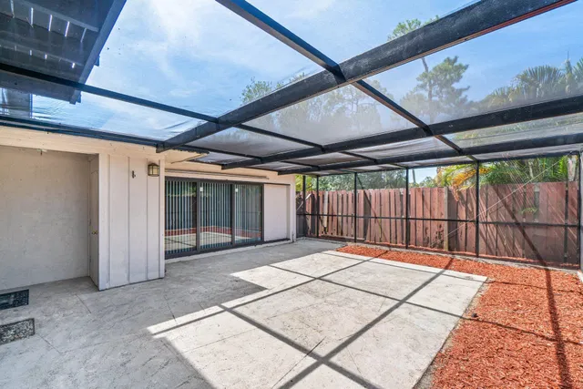 Residence photo 4
