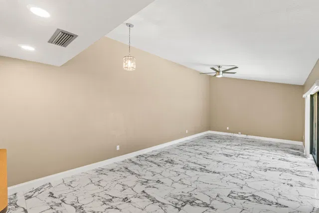 Residence photo 9