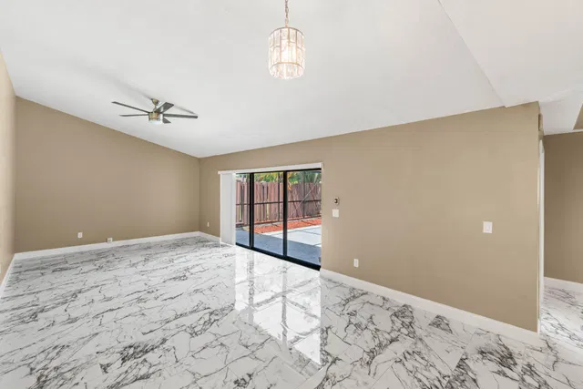 Residence photo 10