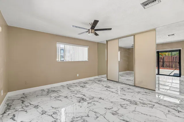 Residence photo 18