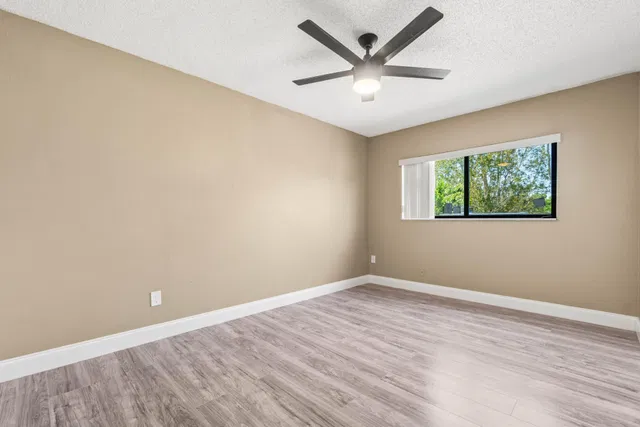 Residence photo 28