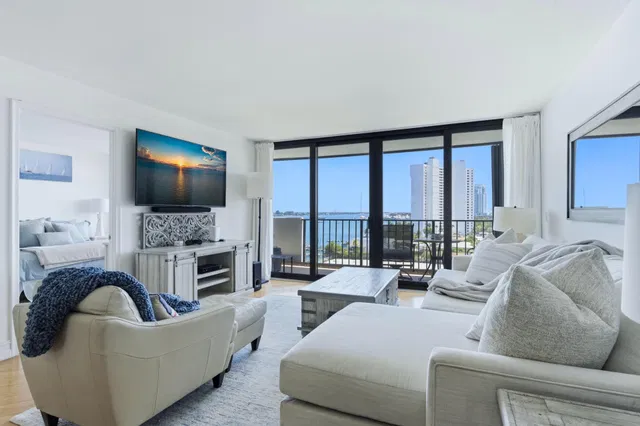 Palm Beach House Unit Unit 910 photo 2