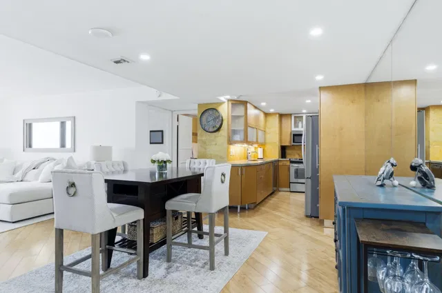 Palm Beach House Unit Unit 910 photo 3