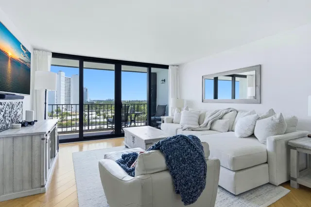 Palm Beach House Unit Unit 910 photo 6