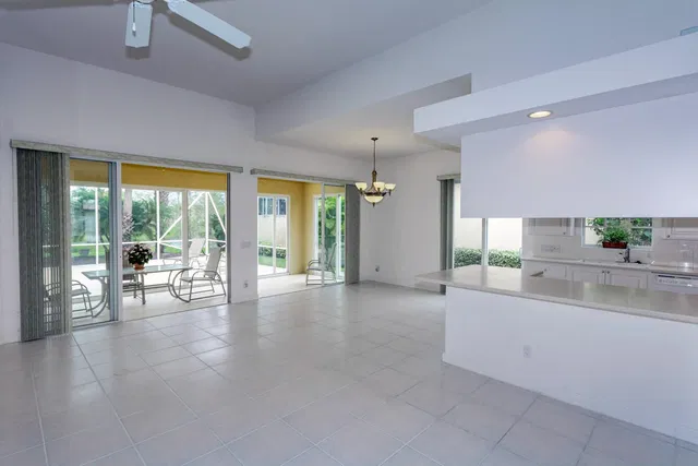  Residence photo 8