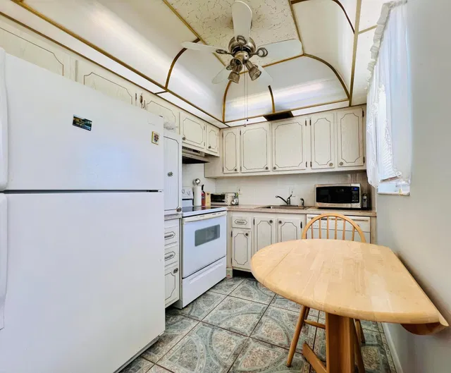 Residence photo 3