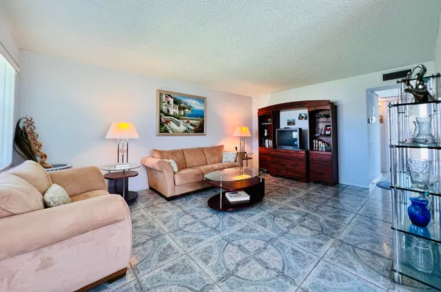 Residence photo 5