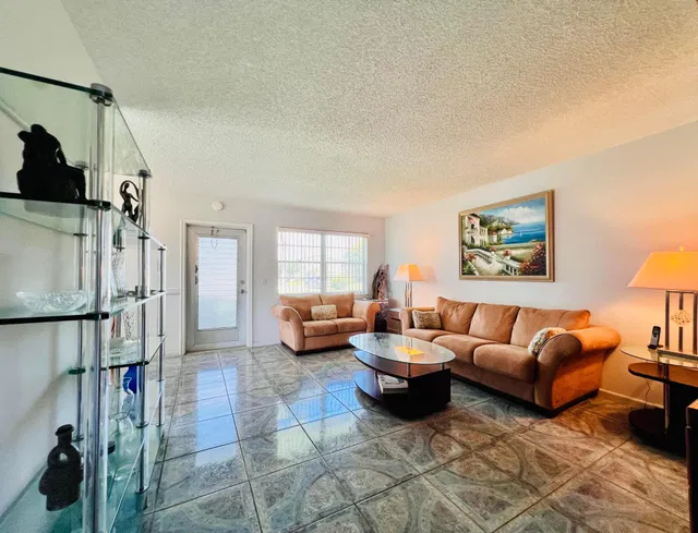 Residence photo 6