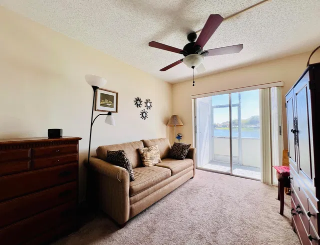 Residence photo 11