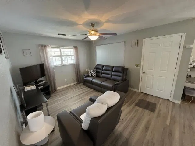 Residence photo 3