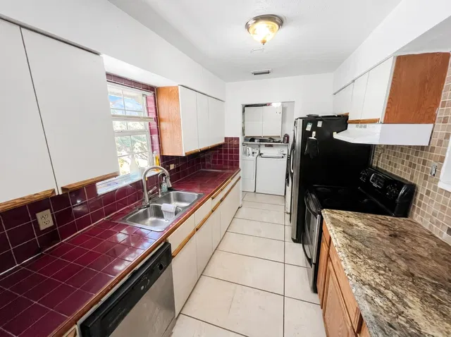 Residence photo 4