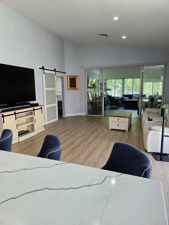Residence photo 12