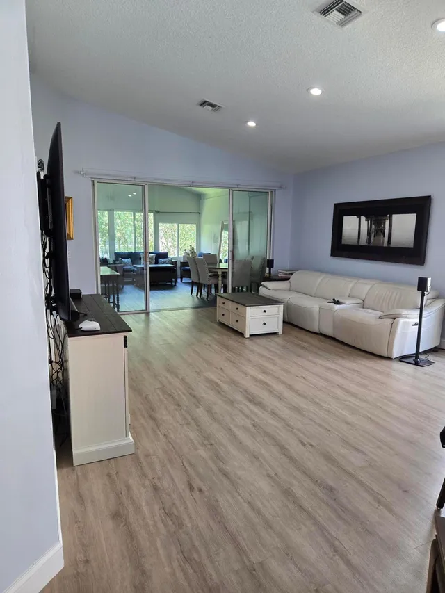 Residence photo 13