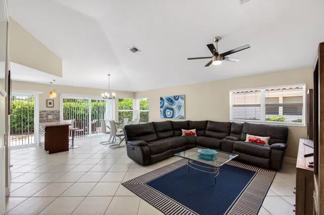 Residence photo 3