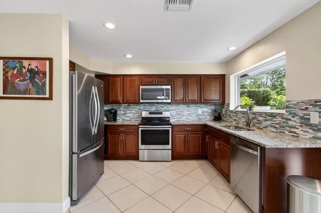 Residence photo 11