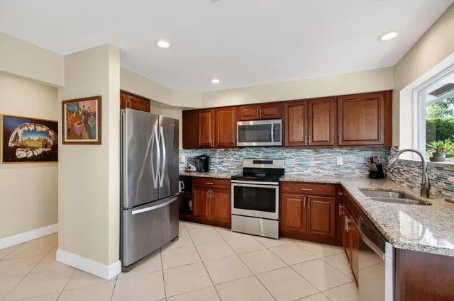 Residence photo 12