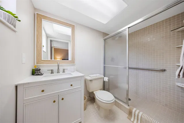 Unit 317 photo 18